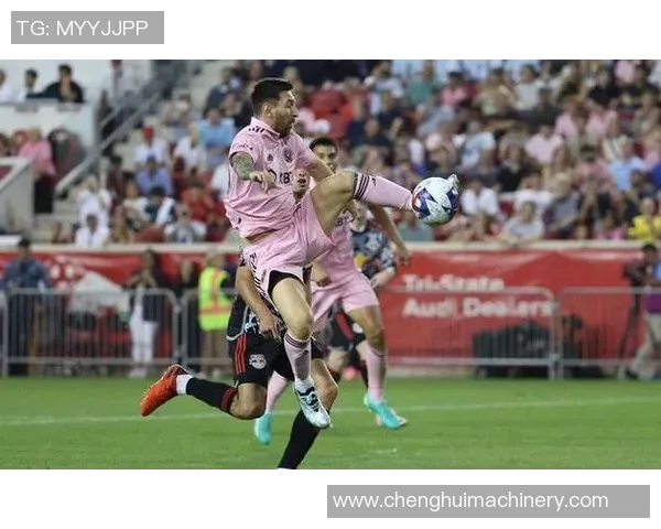 细腻过人技巧纵横赛场足球球星如何用精准技艺征服对手 细腻过人技巧纵横赛场足球球星如何用精准技艺征服对手