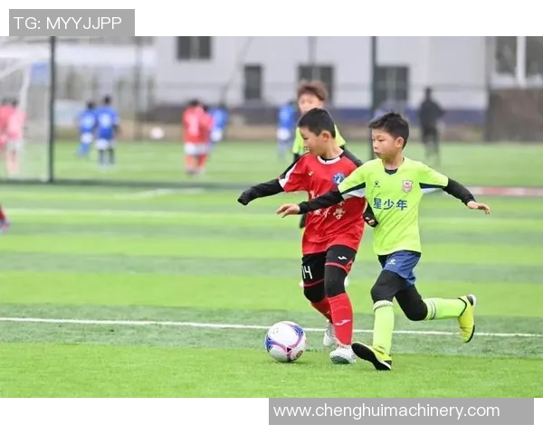 足球过人王闪耀绿茵展绝技用速度与技巧诠释进攻艺术