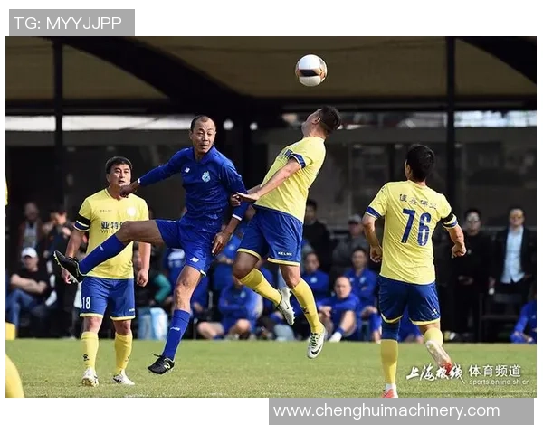 中国足球传奇老球星重聚合影见证岁月风采与辉煌历史