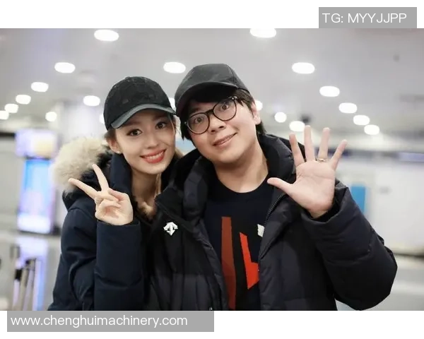 足球女神情头变身真人版,展现与球星同框的魅力瞬间 足球女神情头变身真人版,展现与球星同框的魅力瞬间